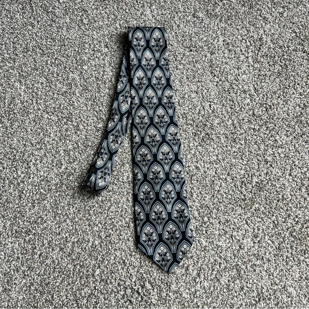 XMI‎ 100% Silk Blue Floral Design Tie, 59”